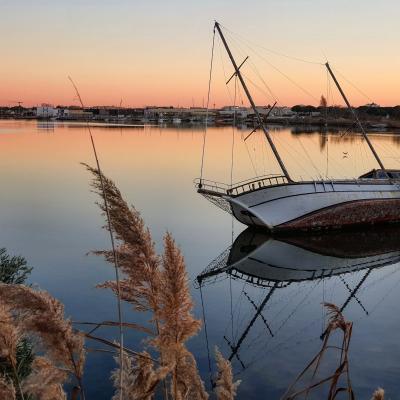 Bateau abandonné au Grau-du-Roi